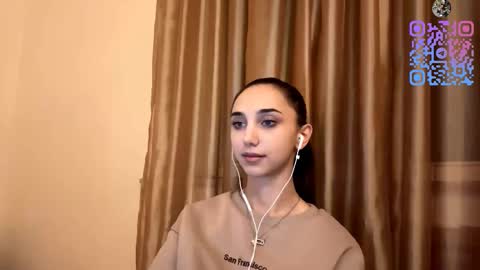 Snapshot of lilihalvorsen chatting on 10-17-25, 10:12 Lina online show from 10-17-25, 10:12