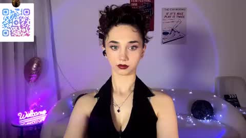 Snapshot of lilihalvorsen chatting on 06-17-26, 10:10 Lina online show from 06-17-26, 10:10