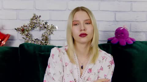 LiliLinn online show from 12-27-24, 11:28