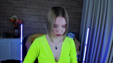 LiliLinn online show from 01-28-25, 07:43