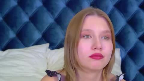 LiliLinn online show from 11-29-25, 08:28