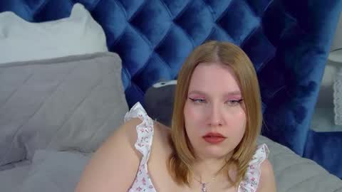 Snapshot of lililinn chatting on 05-05-26, 05:04 LiliLinn online show from 05-05-26, 05:04