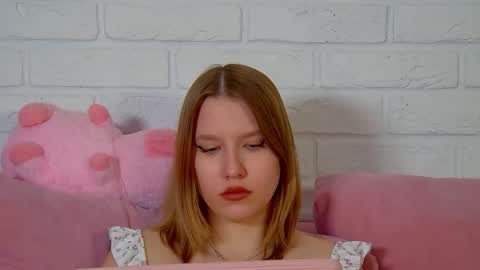 Snapshot of lililinn chatting on 05-11-26, 02:45 LiliLinn online show from 05-11-26, 02:45