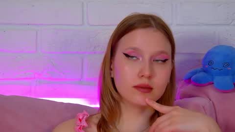 Snapshot of lililinn chatting on 05-16-26, 10:36 LiliLinn online show from 05-16-26, 10:36