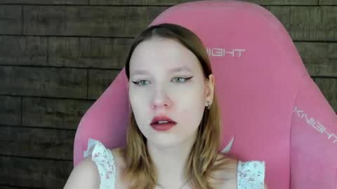 Snapshot of lililinn chatting on 05-18-26, 04:29 LiliLinn online show from 05-18-26, 04:29