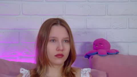 Snapshot of lililinn chatting on 05-26-26, 04:30 LiliLinn online show from 05-26-26, 04:30