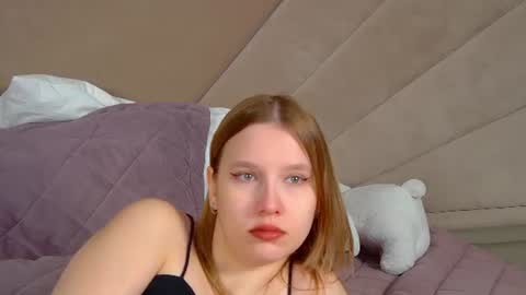 Snapshot of lililinn chatting on 06-13-26, 05:05 LiliLinn online show from 06-13-26, 05:05