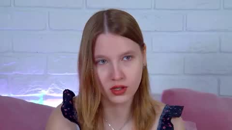 Snapshot of lililinn chatting on 06-18-26, 04:24 LiliLinn online show from 06-18-26, 04:24