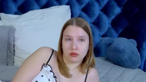 Snapshot of lililinn chatting on 07-17-26, 04:41 LiliLinn online show from 07-17-26, 04:41