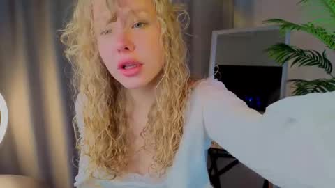 Snapshot of lililok101 chatting on 10-27-25, 02:26 lililok101 online show from 10-27-25, 02:26