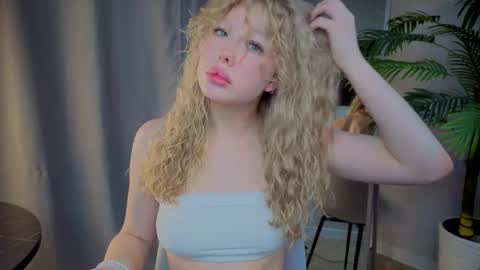 Snapshot of lililok101 chatting on 10-29-25, 02:36 lililok101 online show from 10-29-25, 02:36