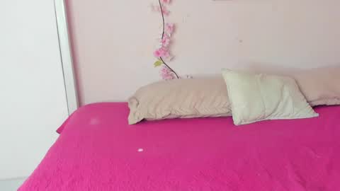 lilirousee online show from 04-19-26, 02:00