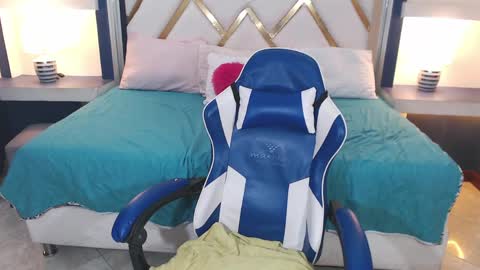 Snapshot of lilith_ayanami chatting on 05-11-26, 02:45 lilith online show from 05-11-26, 02:45