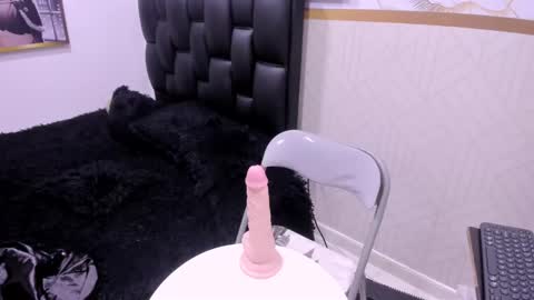 Snapshot of lilith_bdsm chatting on 02-18-25, 09:20 Lilith online show from 02-18-25, 09:20