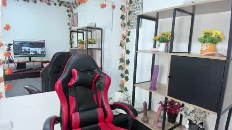 lilith cooper20 online show from 10-01-25, 10:16