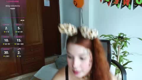 lili online show from 10-31-25, 03:24