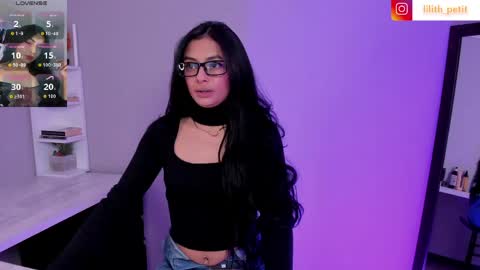 Snapshot of lilith_petit_ chatting on 06-09-26, 09:59 Lili petit online show from 06-09-26, 09:59