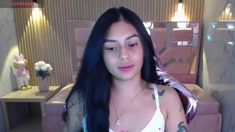 Snapshot of lilith_petit_sub chatting on 02-13-25, 01:37 Lilith  online show from 02-13-25, 01:37