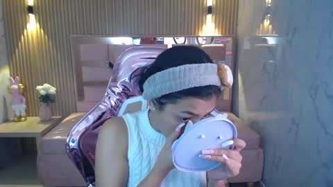 Snapshot of lilith_petit_sub chatting on 02-15-25, 12:54 Lilith  online show from 02-15-25, 12:54