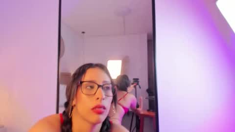 L I L I  online show from 02-27-26, 08:36