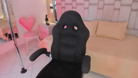Snapshot of lilithbloom7 chatting on 06-11-26, 04:54 Welcome to Lilith room online show from 06-11-26, 04:54
