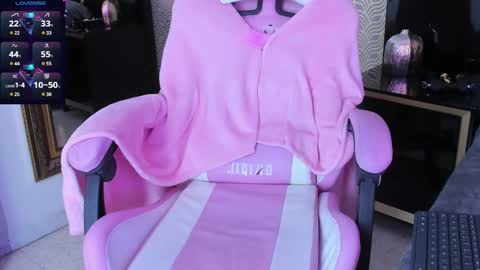 Snapshot of lilithcary chatting on 01-06-25, 11:09 Lilith online show from 01-06-25, 11:09