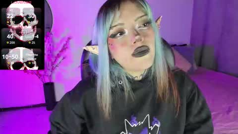 Snapshot of lilithmadness chatting on 09-19-25, 03:30 Lilith online show from 09-19-25, 03:30
