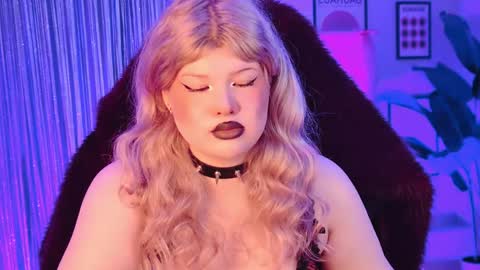 Snapshot of lilithnelson chatting on 04-28-26, 02:27 LilithNelson online show from 04-28-26, 02:27