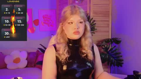 Snapshot of lilithnelson chatting on 05-20-26, 08:42 LilithNelson online show from 05-20-26, 08:42