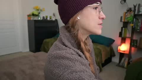 Snapshot of lilithoftrees chatting on 01-24-25, 04:17 L online show from 01-24-25, 04:17