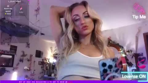 Snapshot of lilithohfish chatting on 10-15-25, 04:18 Lilithohfish online show from 10-15-25, 04:18