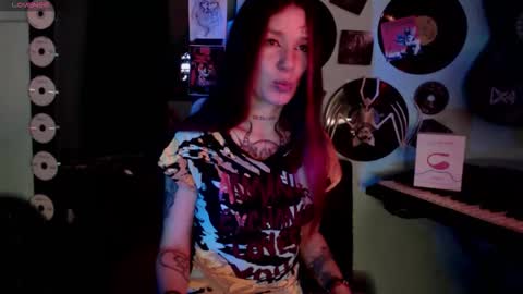 Snapshot of lilithword chatting on 09-24-25, 01:47 Call me Lilith online show from 09-24-25, 01:47