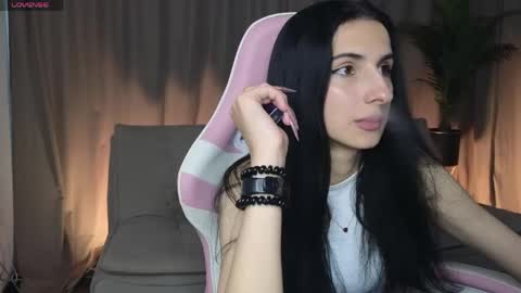 Snapshot of lilivanilli chatting on 05-15-26, 01:29 lilivanilli online show from 05-15-26, 01:29