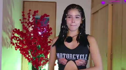 Snapshot of liliwatsonj chatting on 05-13-26, 02:53 3 Ig Lilisxo1 online show from 05-13-26, 02:53