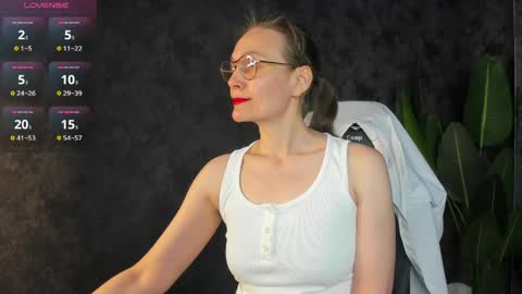 lillian_white1 online show from 03-24-26, 12:59