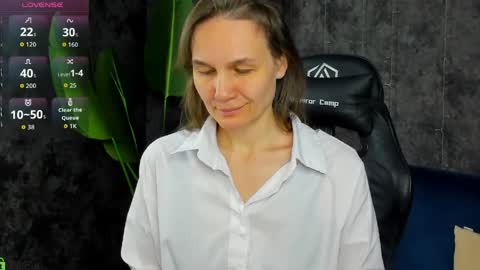 lillian_white1 online show from 04-05-26, 01:03