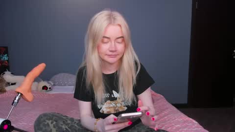 Snapshot of lillie_berry chatting on 05-10-26, 05:34 lillie_berry online show from 05-10-26, 05:34