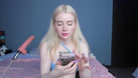 Snapshot of lillie_berry chatting on 05-17-26, 04:43 lillie_berry online show from 05-17-26, 04:43