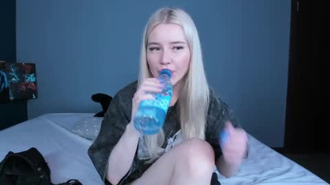 Snapshot of lillie_berry chatting on 06-07-26, 04:27 lillie_berry online show from 06-07-26, 04:27