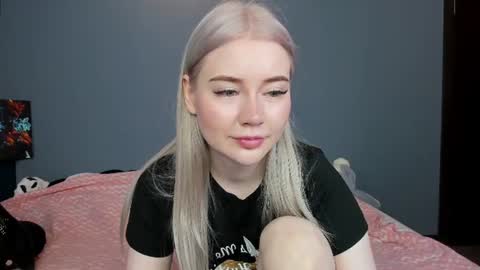 Snapshot of lillie_berry chatting on 06-11-26, 04:32 lillie_berry online show from 06-11-26, 04:32
