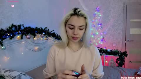 LilliMoore online show from 12-15-25, 11:42