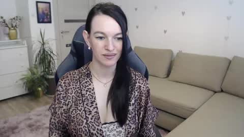Snapshot of lilliyves chatting on 05-23-26, 05:28 lilliyves online show from 05-23-26, 05:28