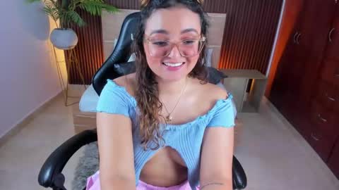 L I L L Y online show from 02-08-25, 10:51