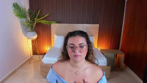 L I L L Y online show from 02-17-25, 10:47