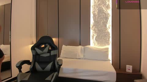 L I L L Y online show from 09-09-25, 12:37