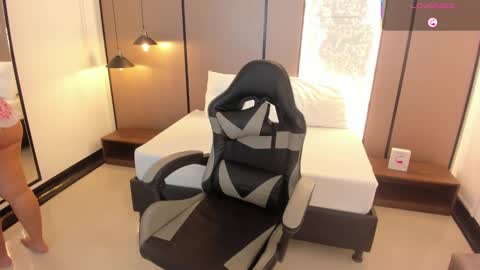 L I L L Y online show from 09-12-25, 12:27