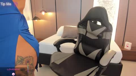 L I L L Y online show from 10-17-25, 12:19