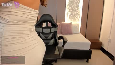 L I L L Y online show from 12-21-25, 12:23