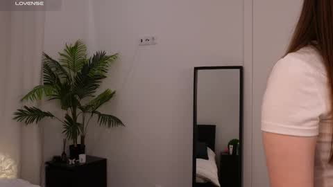 Snapshot of lilly_colins chatting on 01-09-25, 02:07 Lilly Colins online show from 01-09-25, 02:07