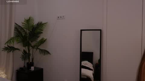 Snapshot of lilly_colins chatting on 01-16-25, 09:19 Lilly Colins online show from 01-16-25, 09:19